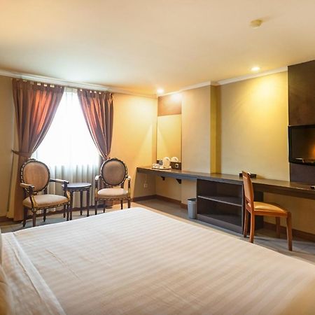 Olympic Hotel Джакарта Экстерьер фото