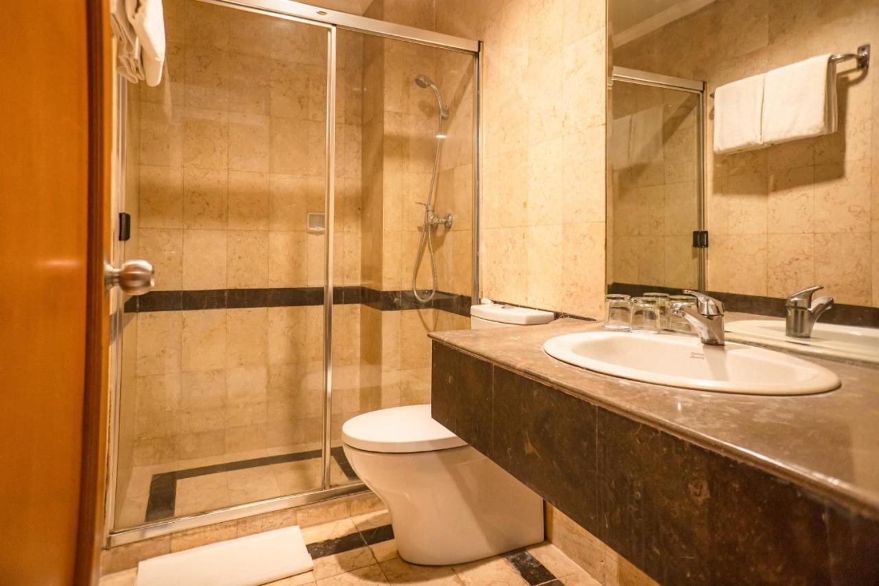 Olympic Hotel Джакарта Экстерьер фото
