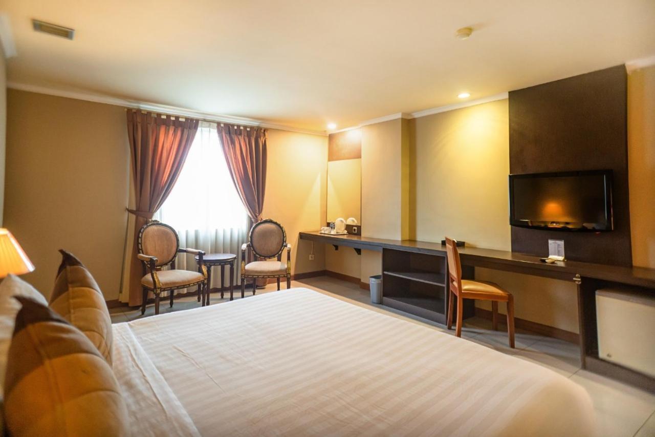 Olympic Hotel Джакарта Экстерьер фото
