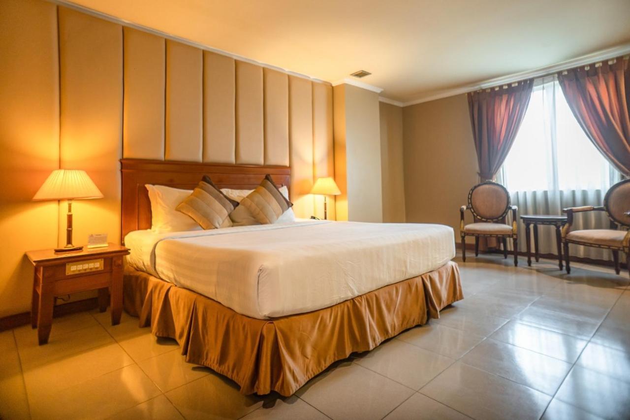 Olympic Hotel Джакарта Экстерьер фото