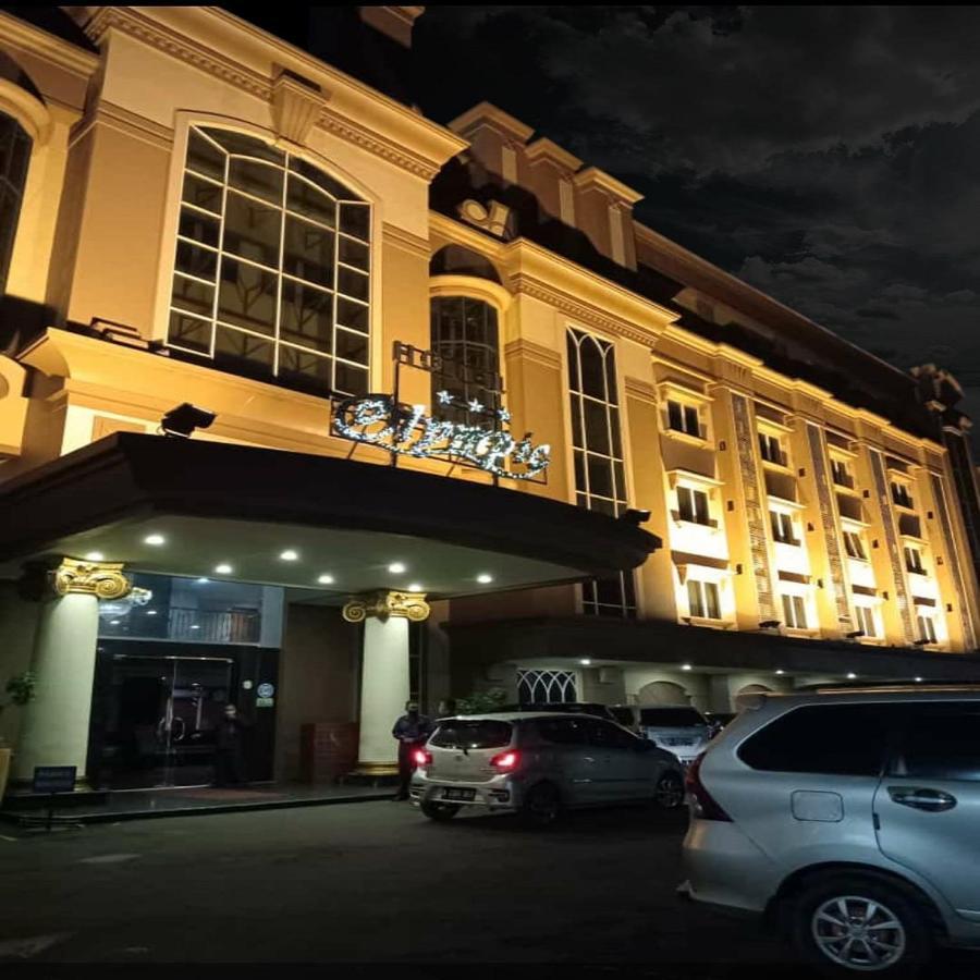 Olympic Hotel Джакарта Экстерьер фото