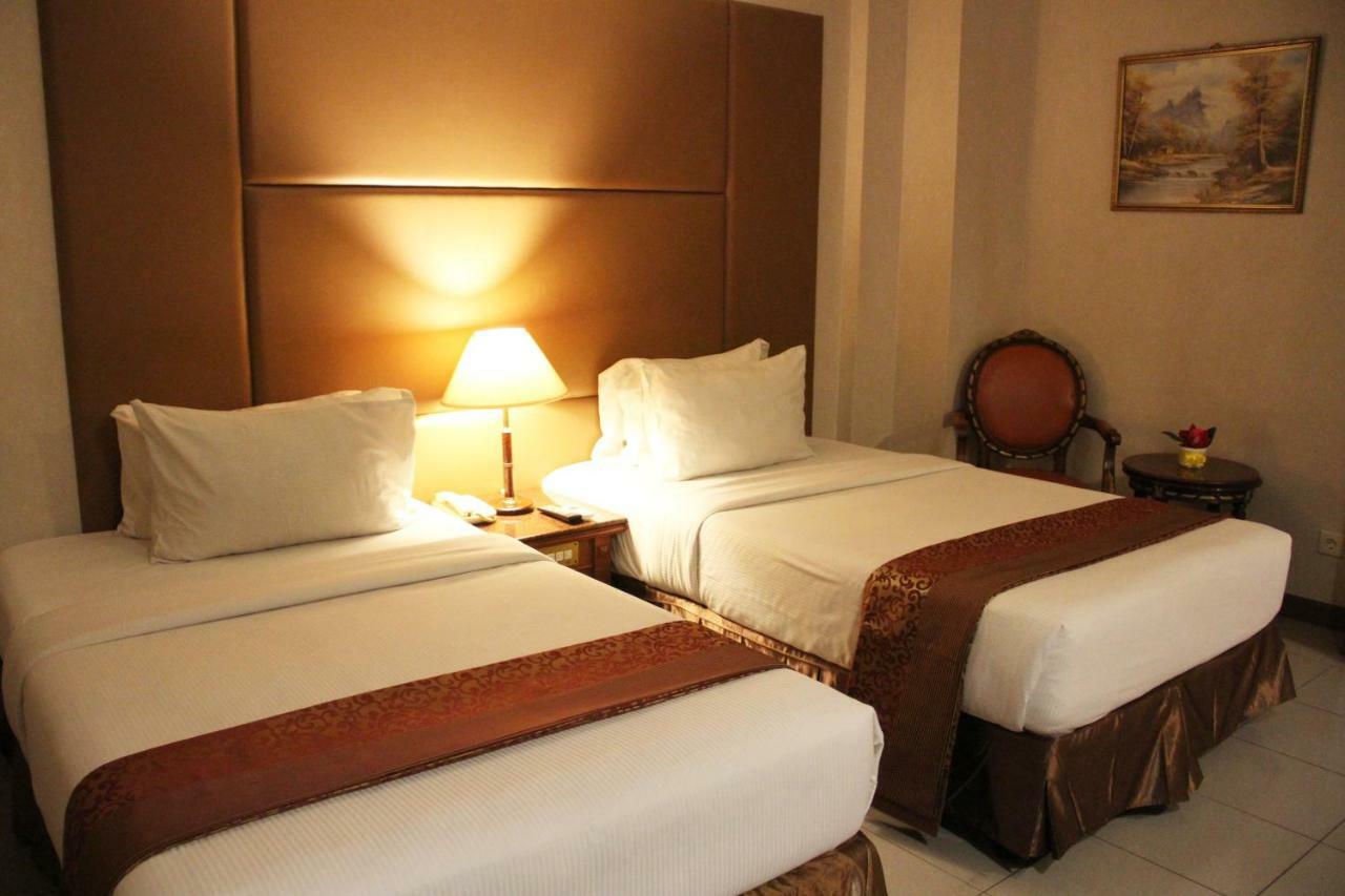 Olympic Hotel Джакарта Экстерьер фото